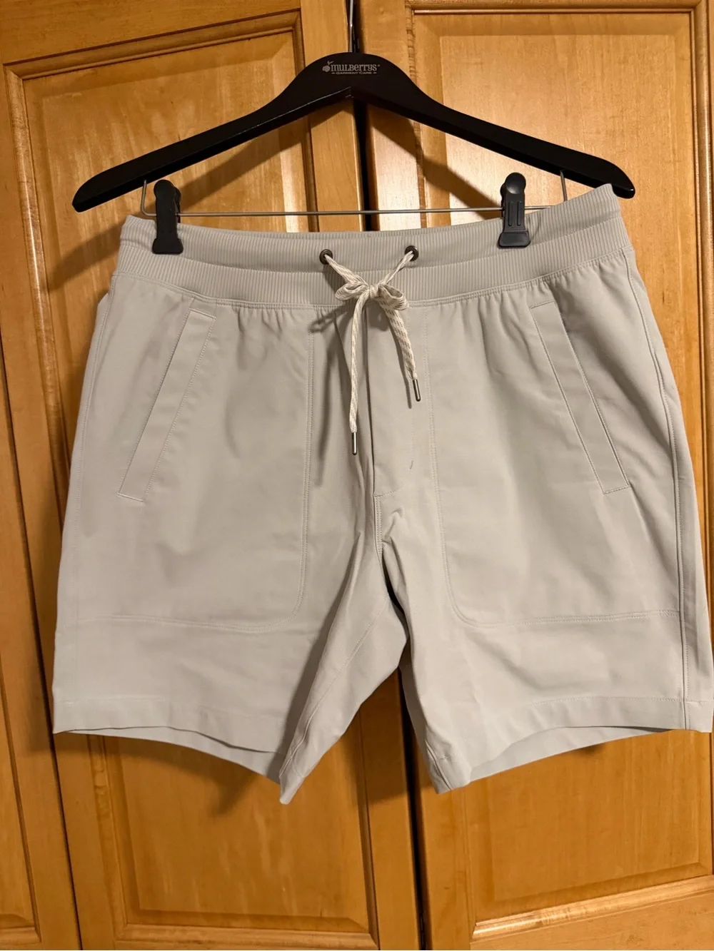Vuori Men's Meta Easy Shorts in Light Gray